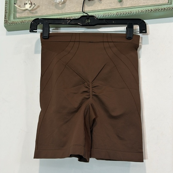 Brand new maidenform women’s large brown chocolate, sculpting shorts Shapeware - Picture 5 of 5